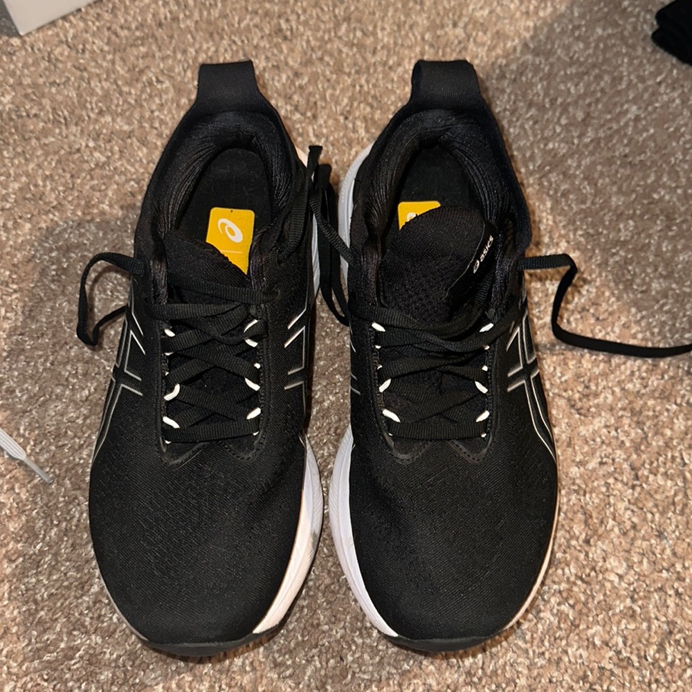 Women’s Gel Nimbus 25 size 9